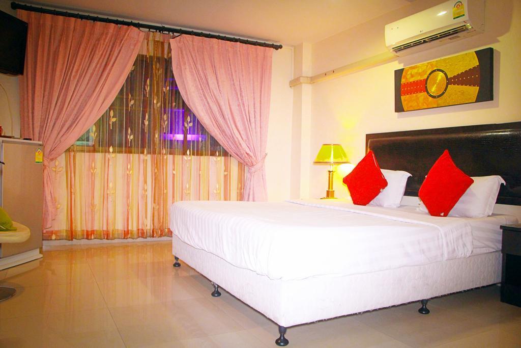 Royal Q & D Suites Pattaya Ngoại thất bức ảnh