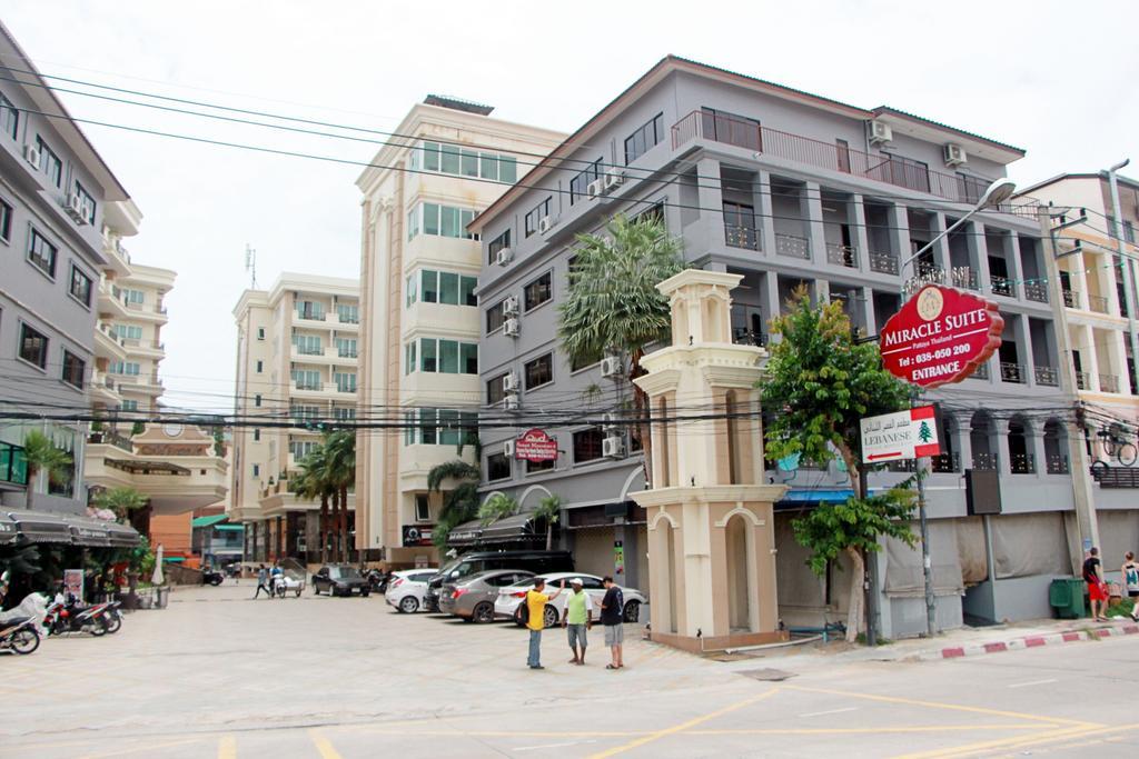 Royal Q & D Suites Pattaya Ngoại thất bức ảnh