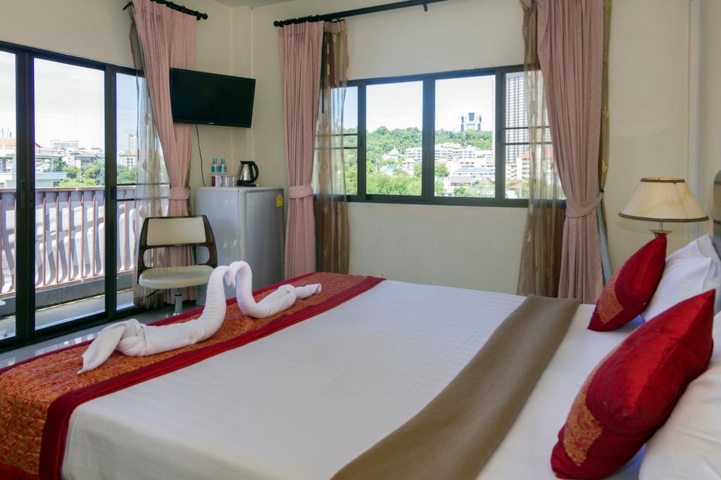 Royal Q & D Suites Pattaya Ngoại thất bức ảnh