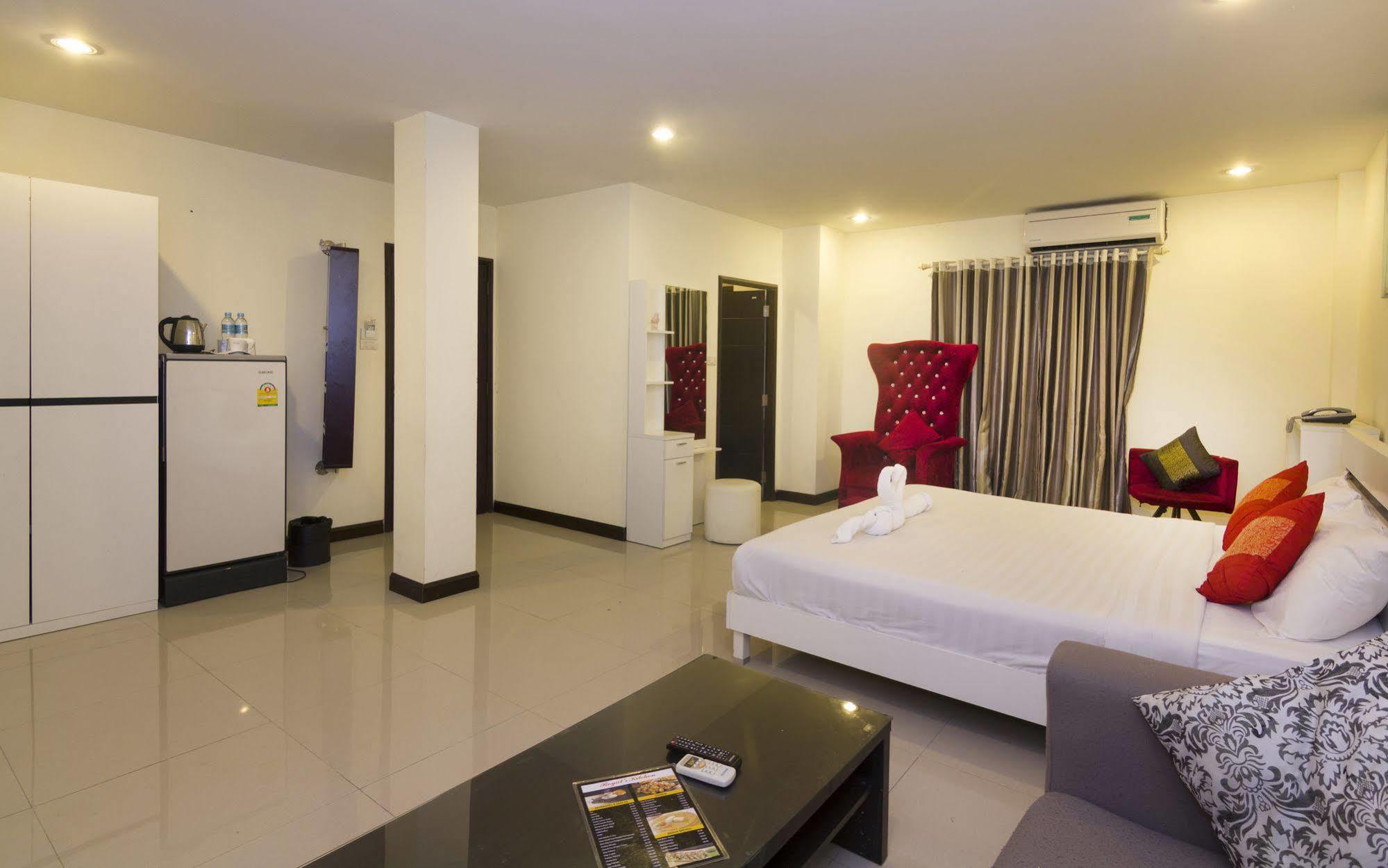 Royal Q & D Suites Pattaya Ngoại thất bức ảnh