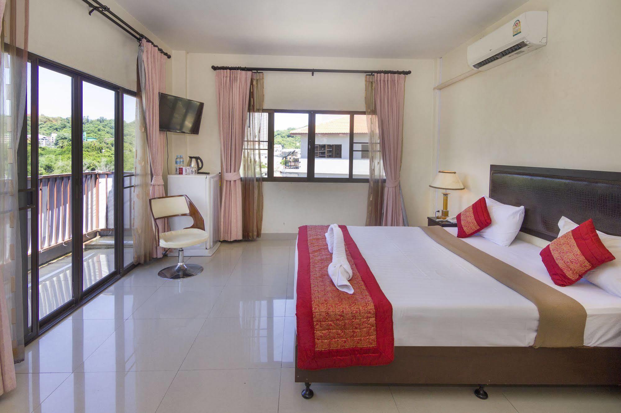 Royal Q & D Suites Pattaya Ngoại thất bức ảnh