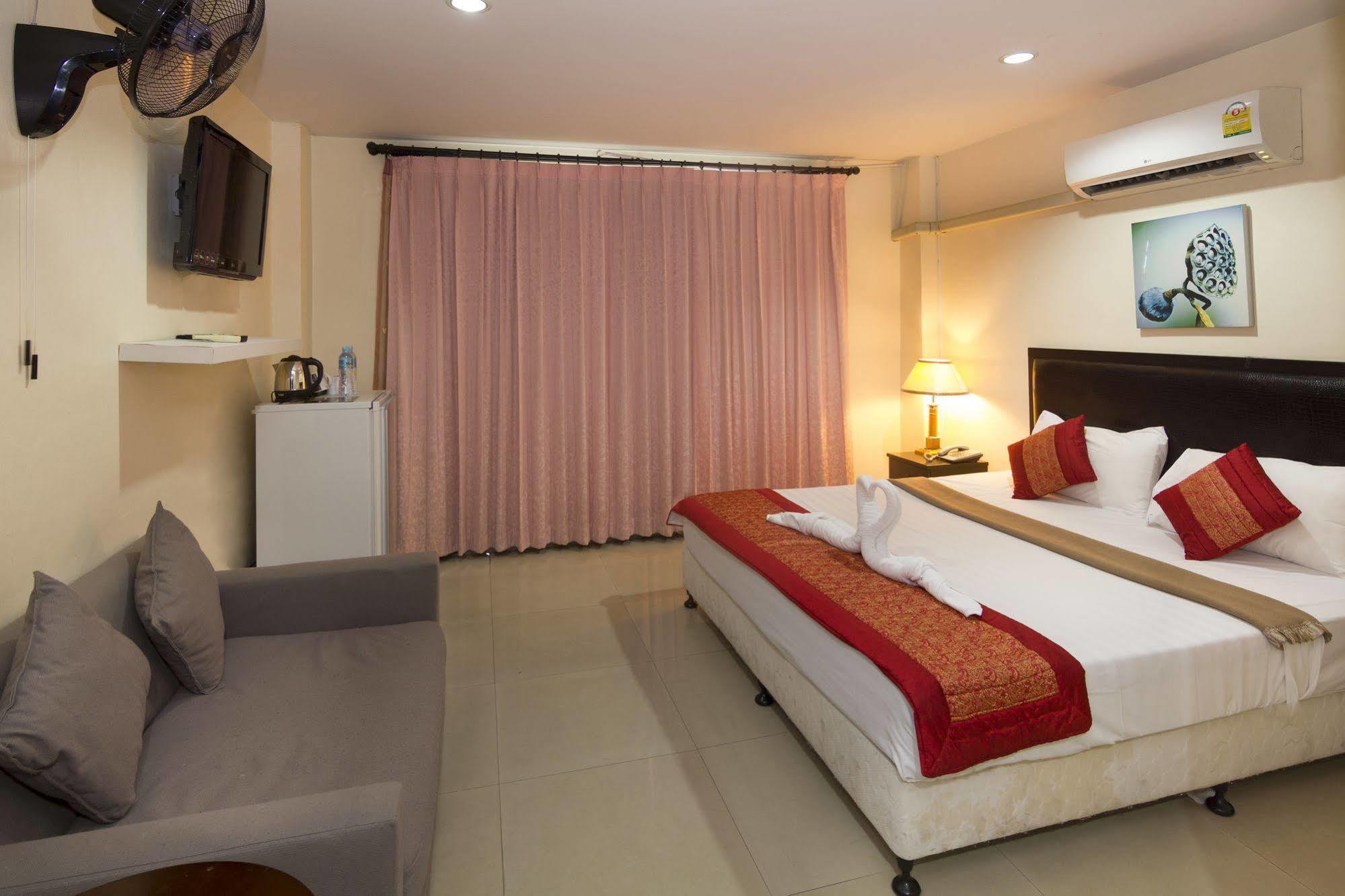 Royal Q & D Suites Pattaya Ngoại thất bức ảnh