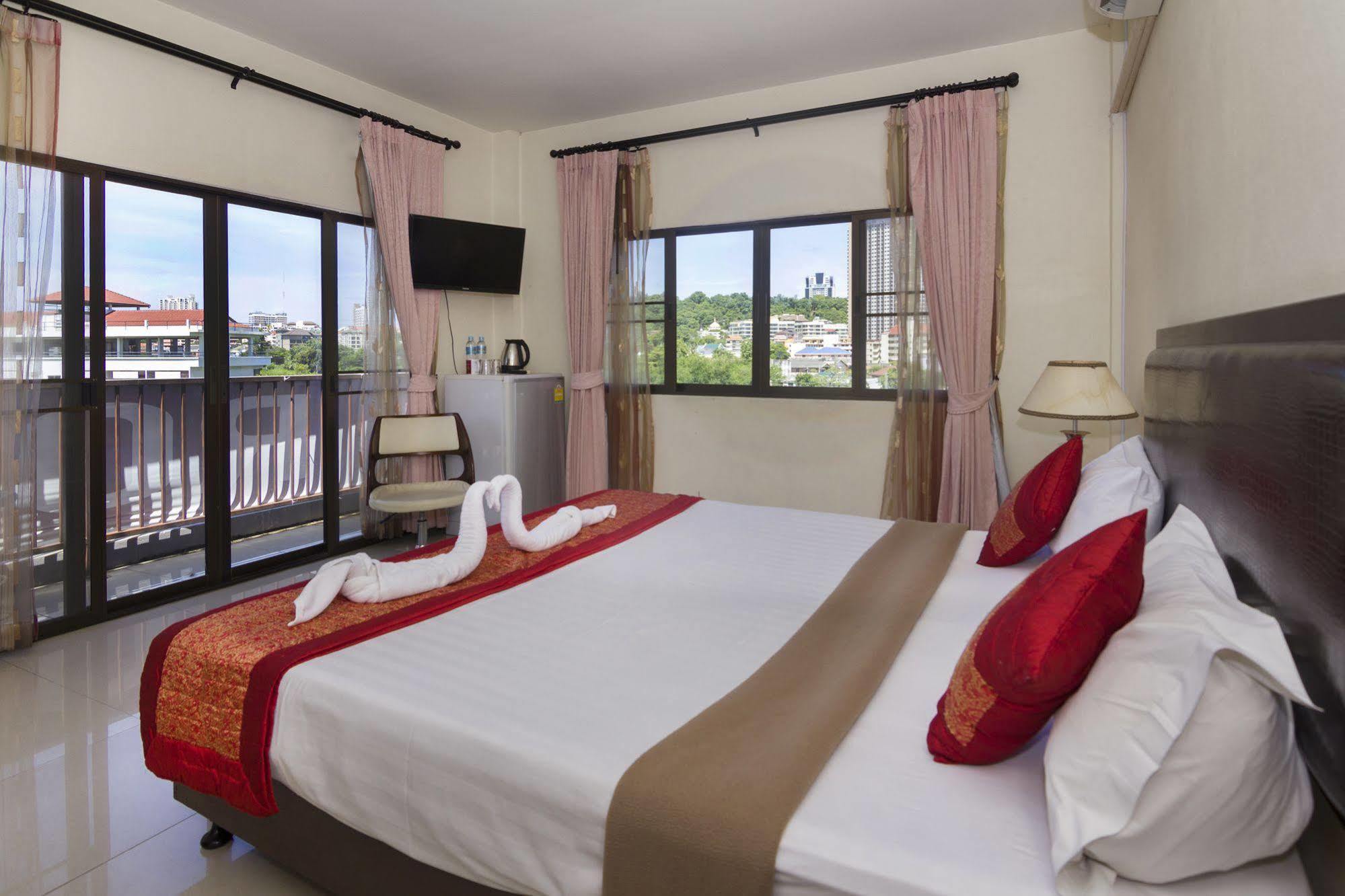 Royal Q & D Suites Pattaya Ngoại thất bức ảnh