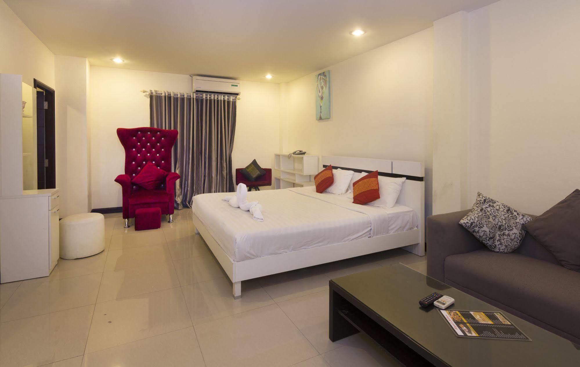 Royal Q & D Suites Pattaya Ngoại thất bức ảnh