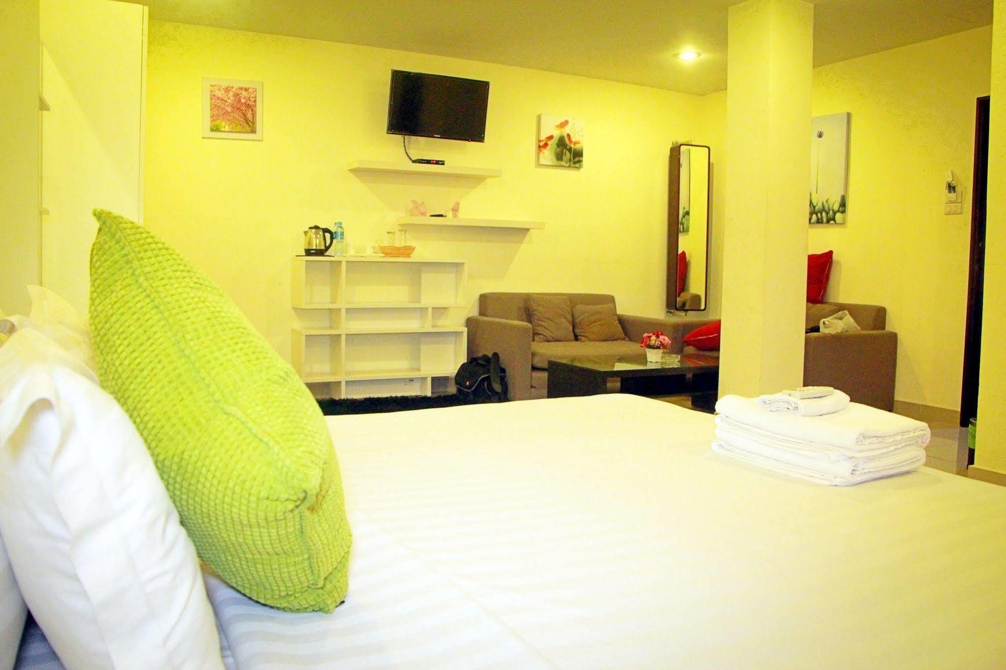 Royal Q & D Suites Pattaya Ngoại thất bức ảnh