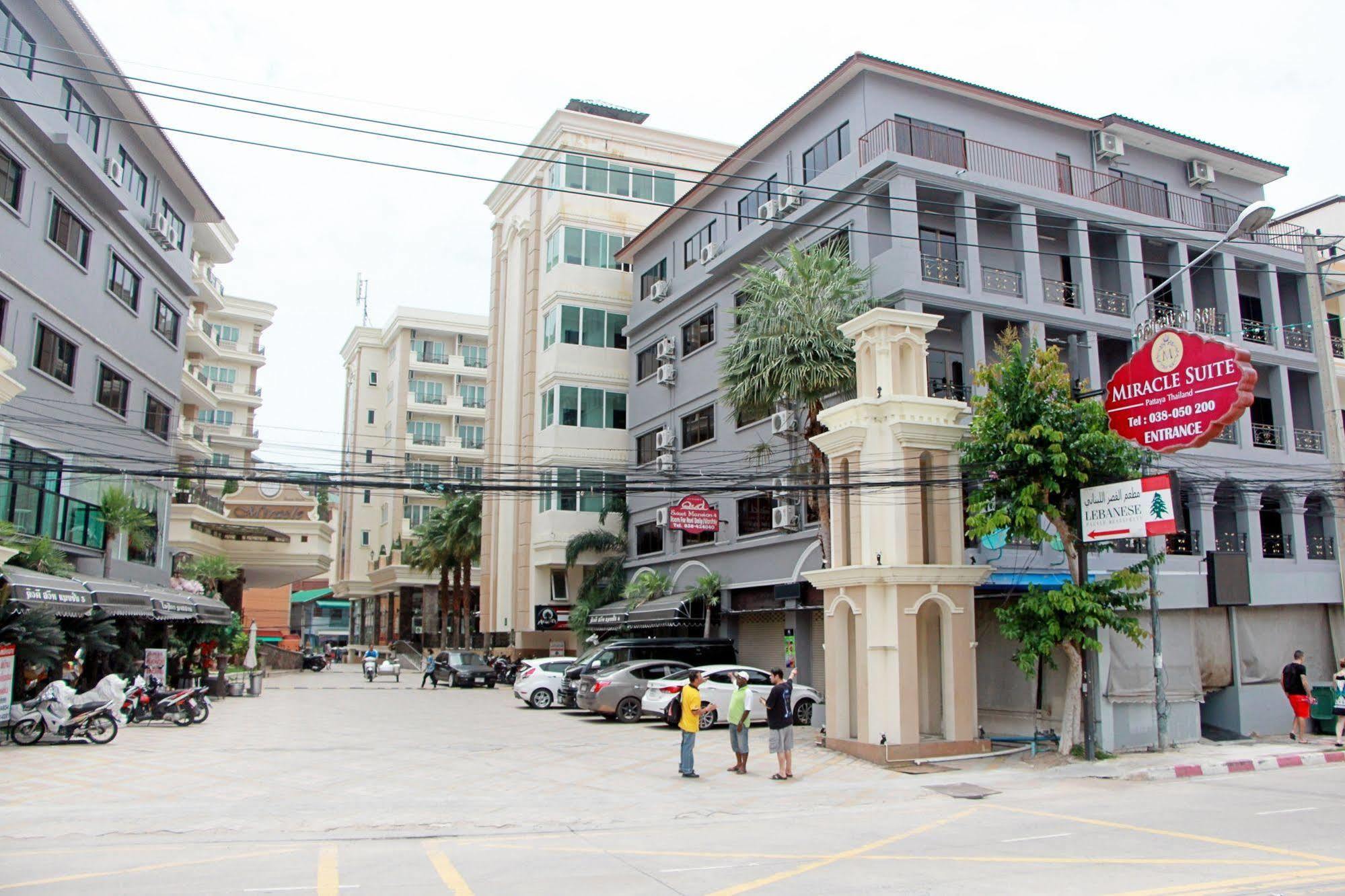 Royal Q & D Suites Pattaya Ngoại thất bức ảnh